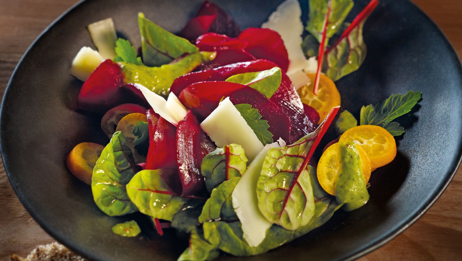 Carpaccio De Betteraves Rouges Au Fromage Et Au Pesto La Moutarde